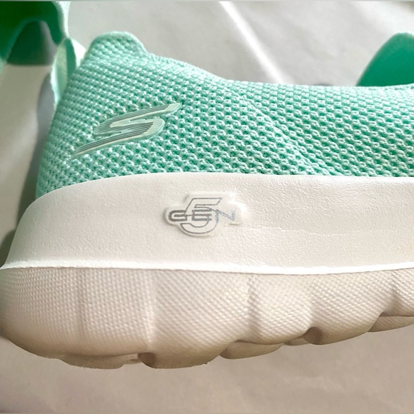 Sketchers Size 8M Mint Slip-Ons. In excellent used condition. Lightweight. GEN 5 - Picture 8 of 14